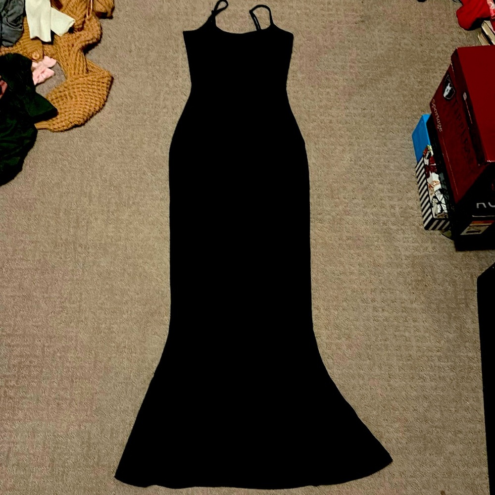 Long black dress stretchable